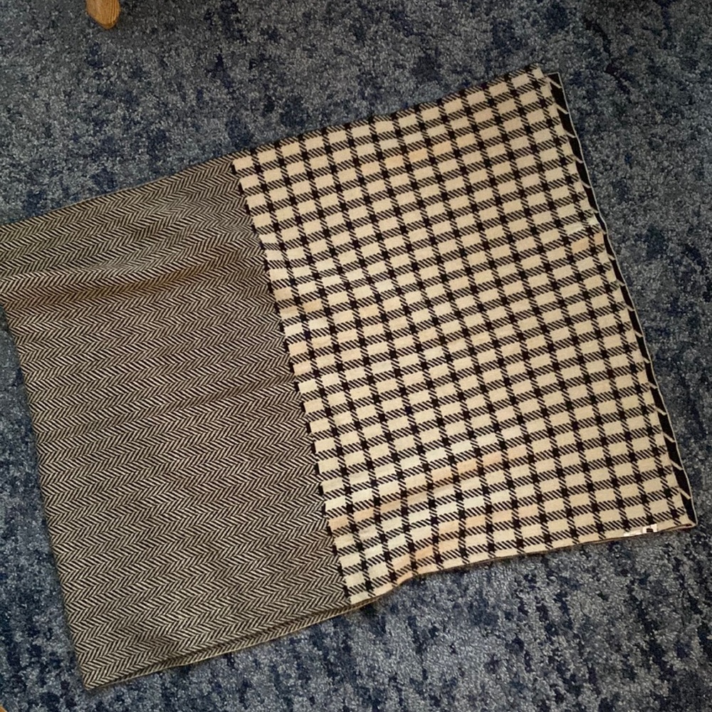 Ann Taylor black & white wool herringbone scarf/wrap